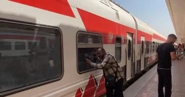 مأساة في السويس.. قطار يصطدم بسيارة ملاكي ويشعل النيران بها والسكك الحديدية تكشف التفاصيل
